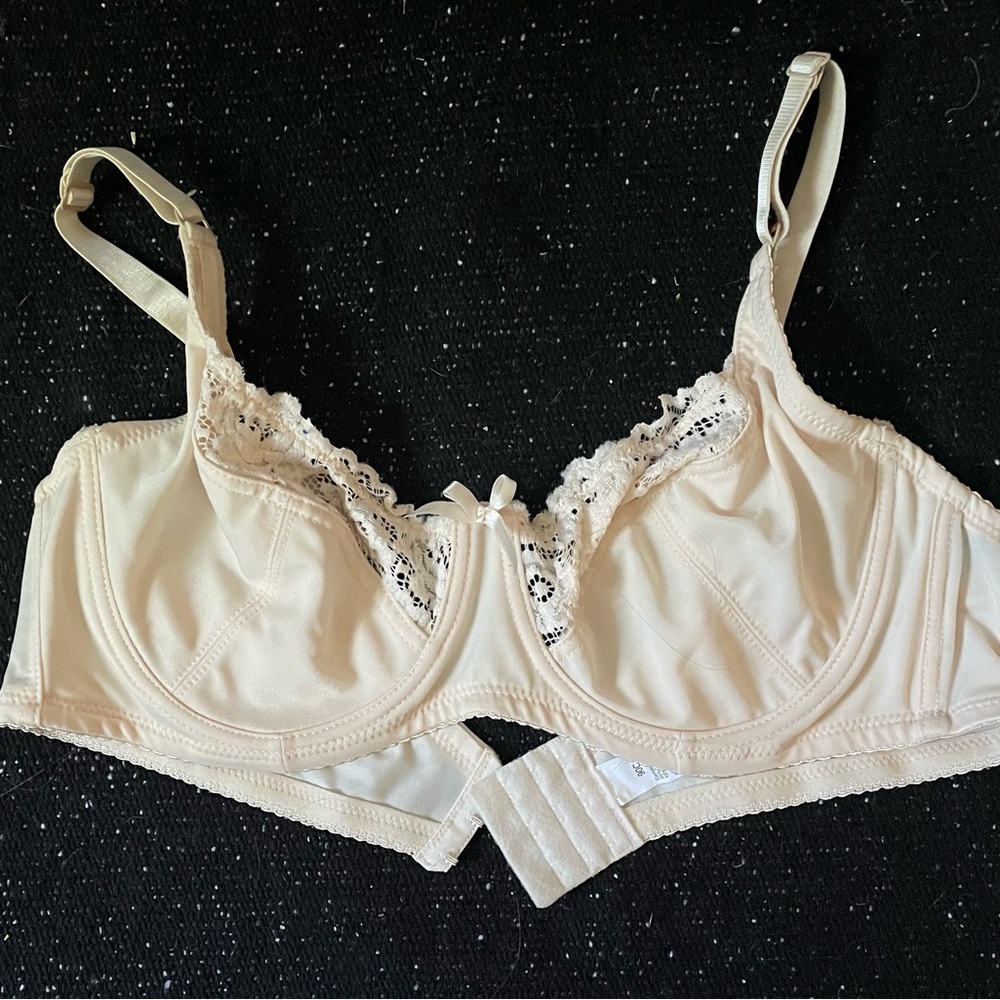 Elegant Cream Lace Trim underwire Bra